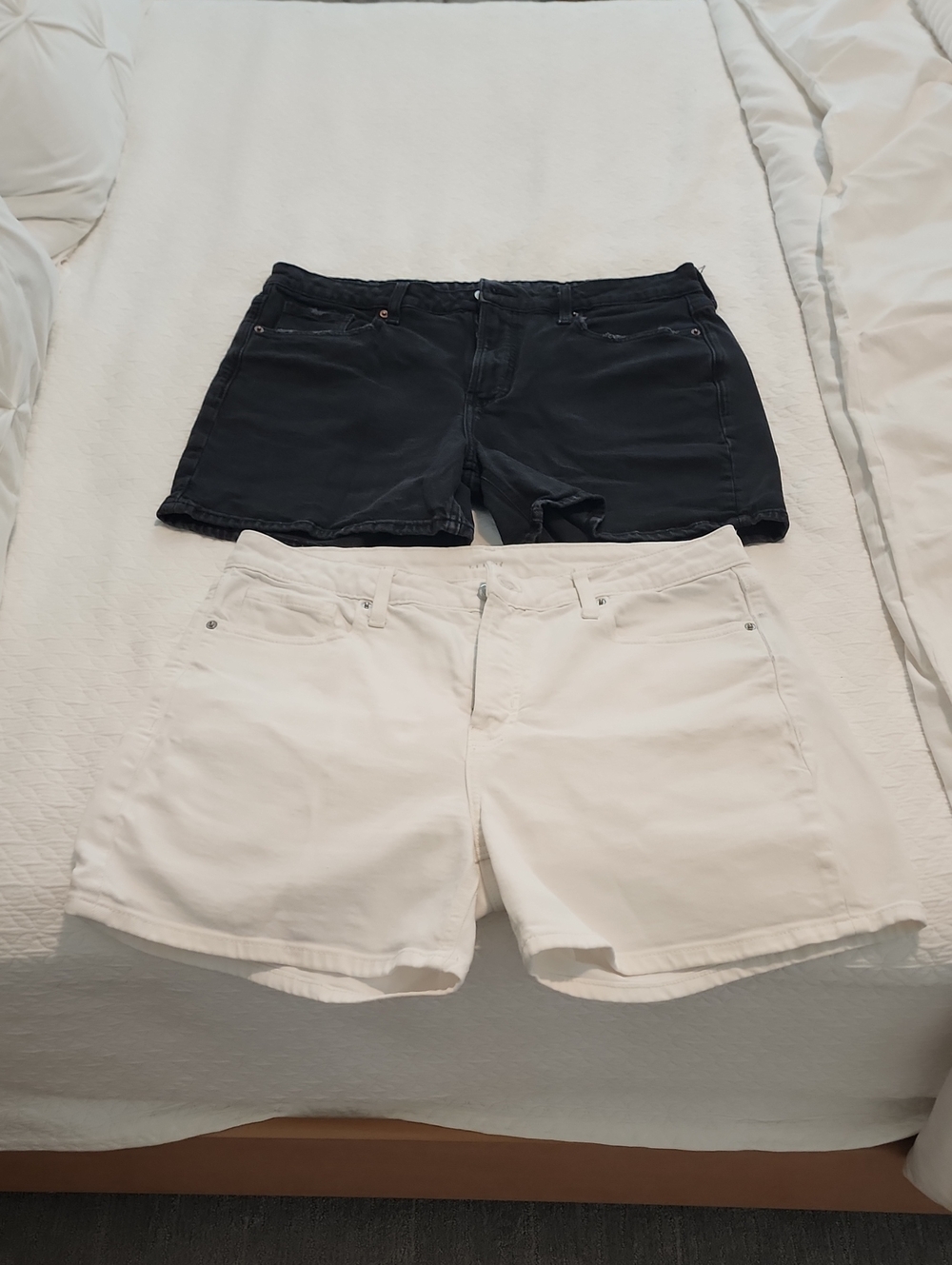 Old Navy Women's Black and White Casual Shorts Duo 14